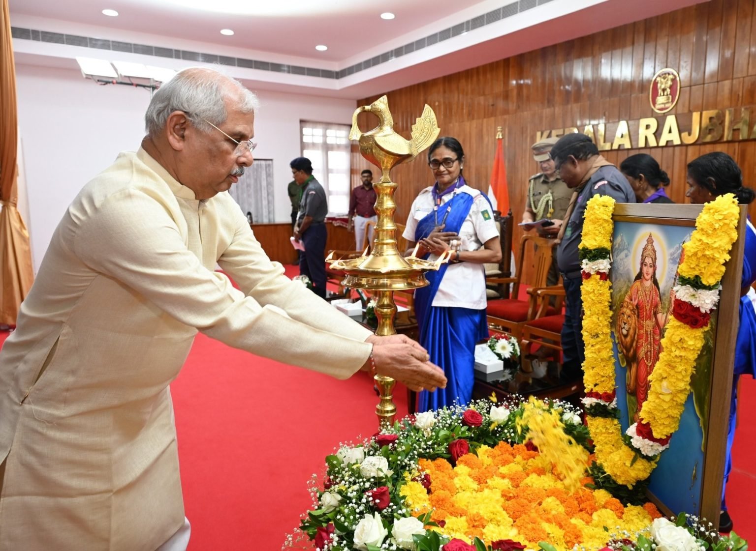 Kerala Education Minister walks out of Raj Bhavan over RSS-style Bharat ...
