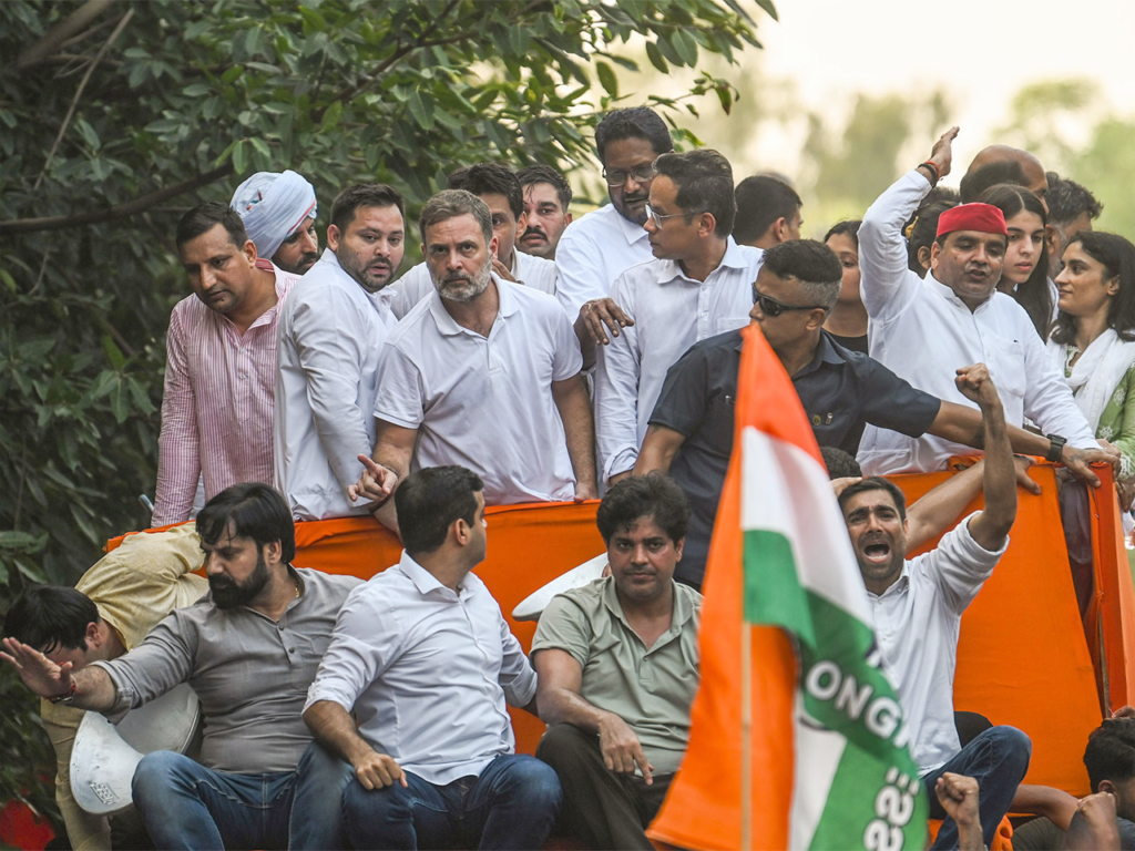 NDIA bloc leaders march towards the Supreme Court (Photo courtesy: ANI)